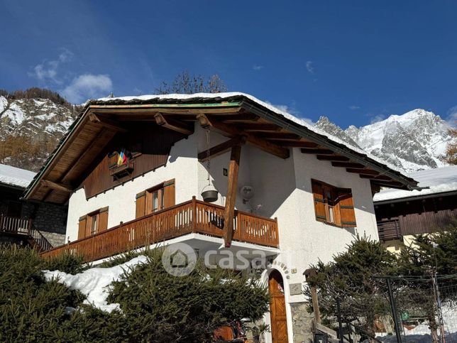 Villa in residenziale in Via Grandes Jorasses