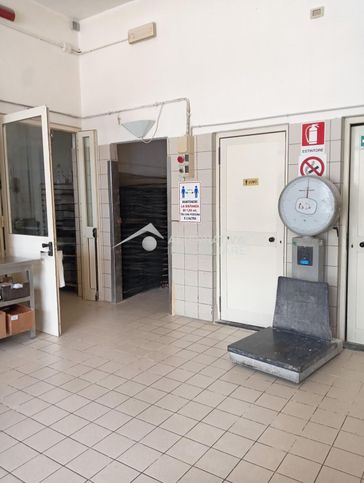 Capannone in commerciale in Via XXV Aprile