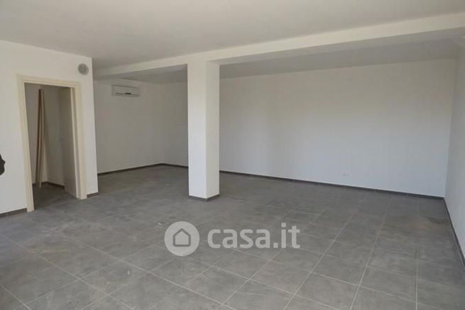 Ufficio in commerciale in Viale Europa 56