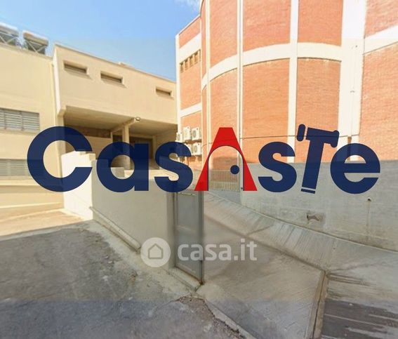 Box/posto auto in residenziale in Via Arrigo Boito 4
