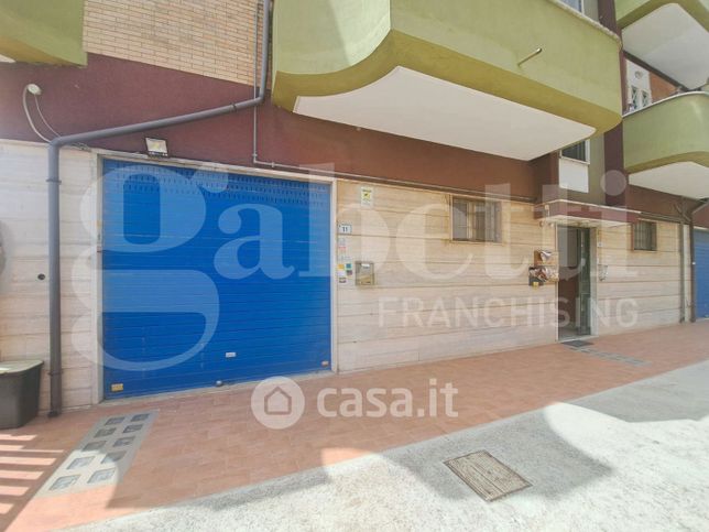Attivitã /licenza (con o senza mura) in commerciale in Via delle Murene 2 -26