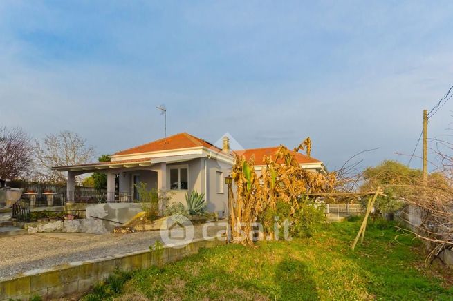 Casa indipendente in residenziale in 