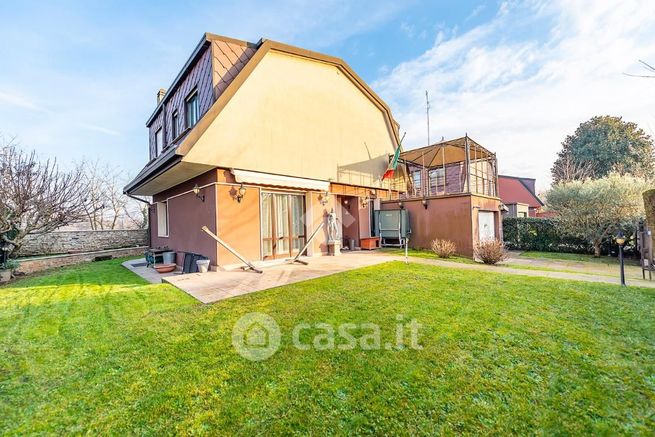 Villa in residenziale in Via Campo Gallo 49