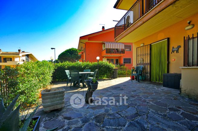 Casa bi/trifamiliare in residenziale in Via Vecchia di Grottaferrata 29