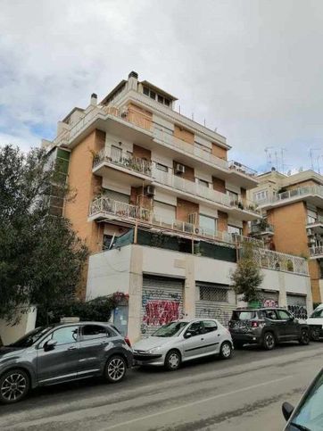 Box/posto auto in residenziale in Via Guido Guinizelli 114