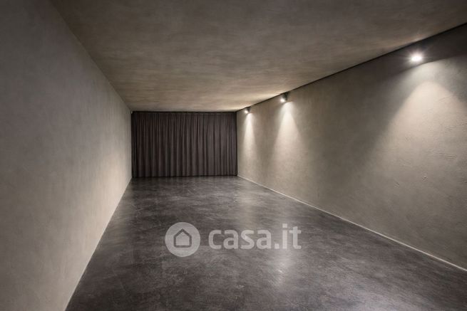 Box/posto auto in residenziale in Via Mario Salazzari 133