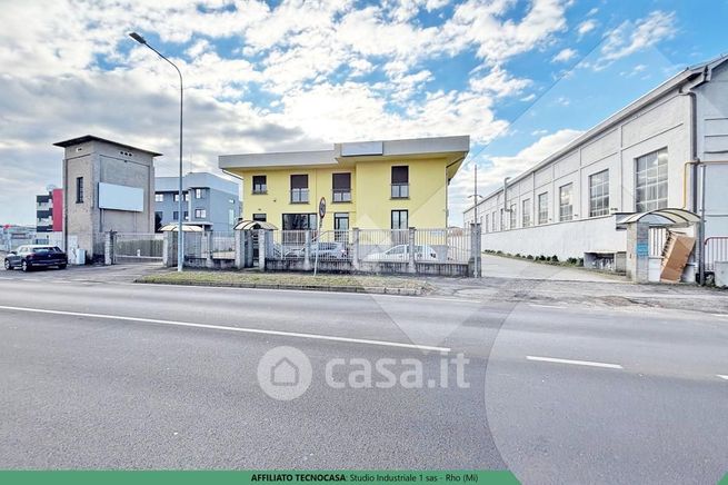 Capannone in commerciale in Via Pietro Mascagni 33