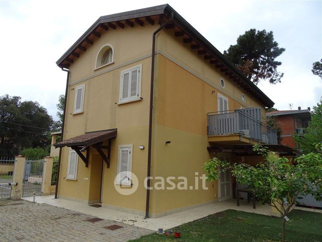 Casa indipendente in residenziale in Via delle Pinete