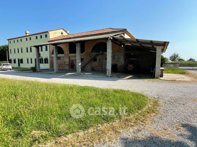 Rustico/casale in residenziale in Via Giovanni Pascoli 43-b