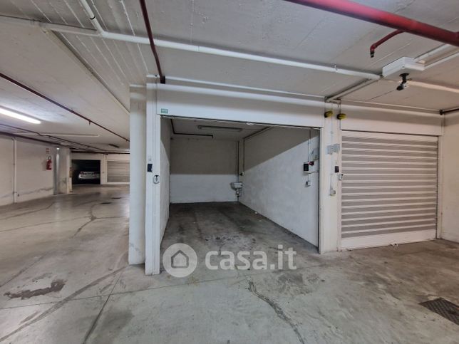 Box/posto auto in residenziale in Via Adelaide Ristori
