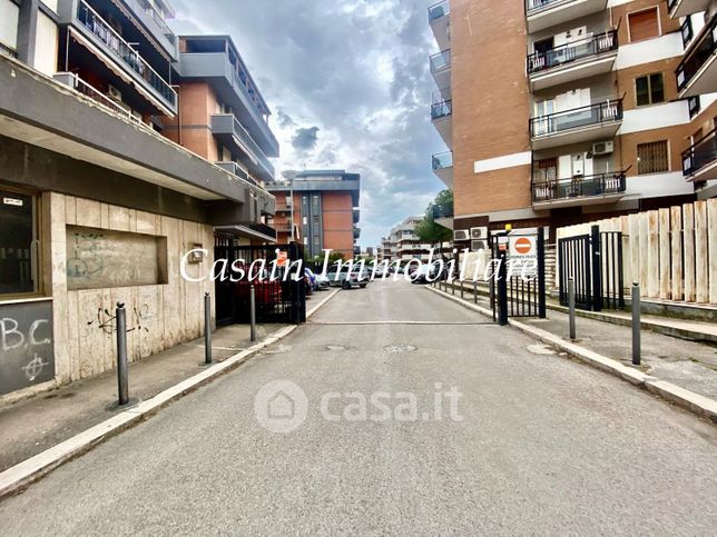 Box/posto auto in residenziale in Via Giuseppe Imperiale 13