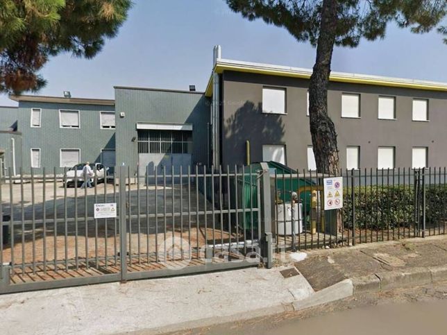 Capannone in commerciale in Via Privata Mulino 24