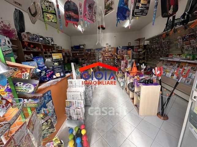 Attivitã /licenza (con o senza mura) in commerciale in Via Domiziana 368