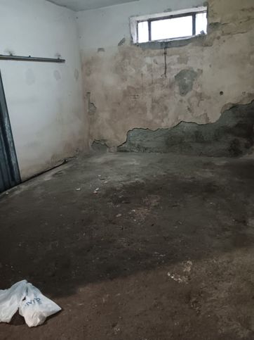 Box/posto auto in residenziale in Via Etna 66