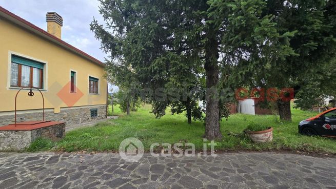 Casa indipendente in residenziale in Strada di Piscinale 44