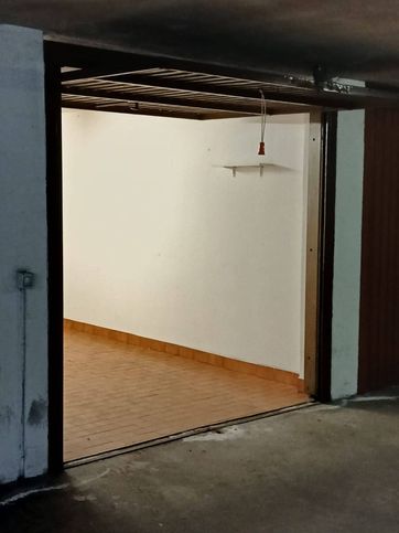 Garage/posto auto in residenziale in Via Andrea Mantegna 62 /A