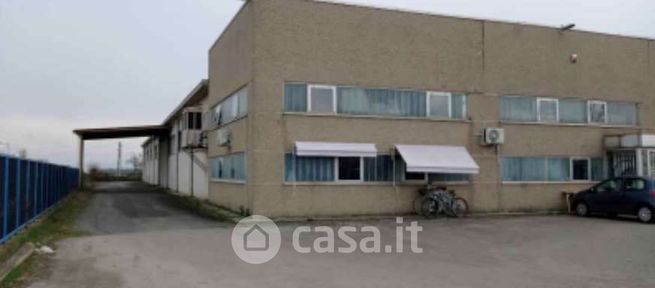 Capannone in commerciale in Via Castelspina