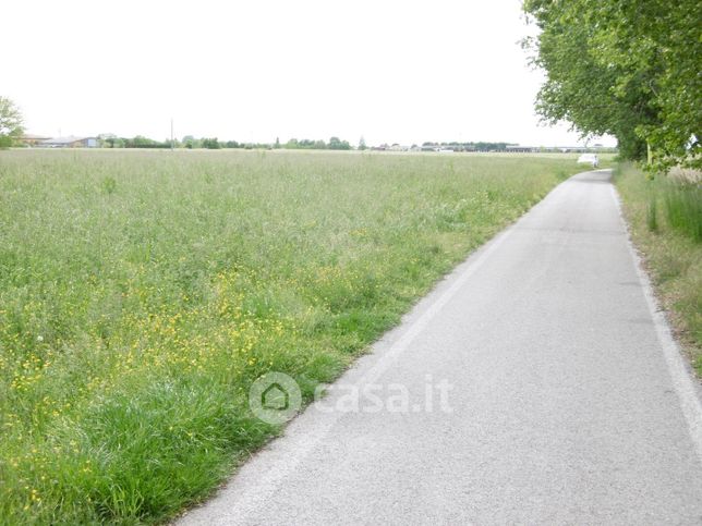 Terreno agricolo in commerciale in 