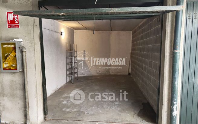 Box/posto auto in residenziale in Viale Lombardia