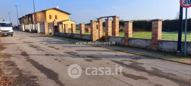 Terreno edificabile in residenziale in Via delle Robinie