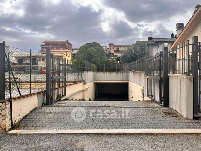 Garage/posto auto in residenziale in Via Legnano 56