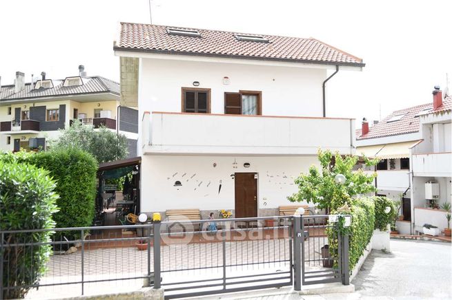 Villa in residenziale in 