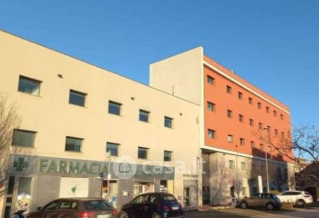 Ufficio in commerciale in Viale Luigi Settembrini 17