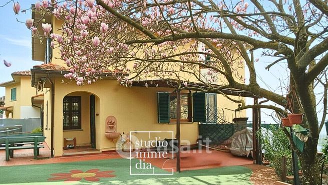 Casa bi/trifamiliare in residenziale in Via Andrea Costa