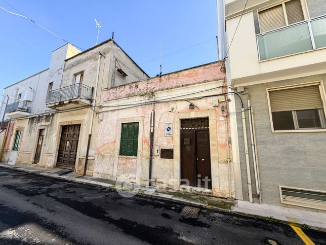 Casa indipendente in residenziale in Via Umberto Giordano 6