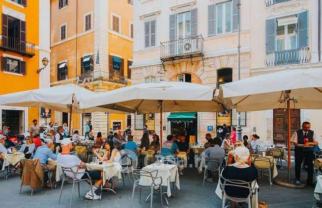 Attivitã /licenza (con o senza mura) in commerciale in Piazza del Risorgimento