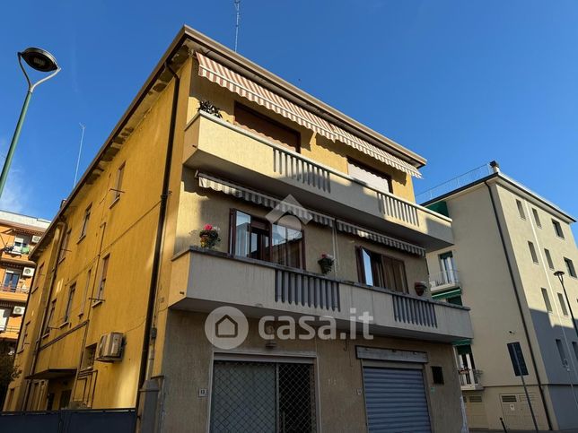 Appartamento in residenziale in Via Renier 6