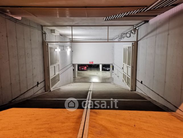 Box/posto auto in residenziale in Via Pio Riego Gambini 43