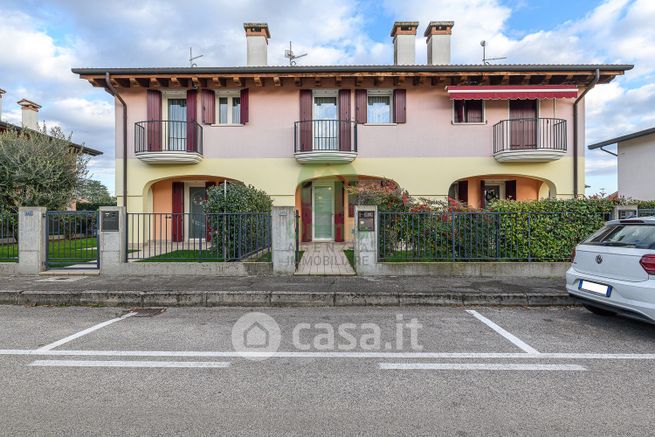 Villetta a schiera in residenziale in Via Santa Rita da Cascia 34 /A