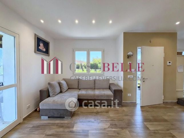 Villa in residenziale in Piazza Inigo Campioni 55054