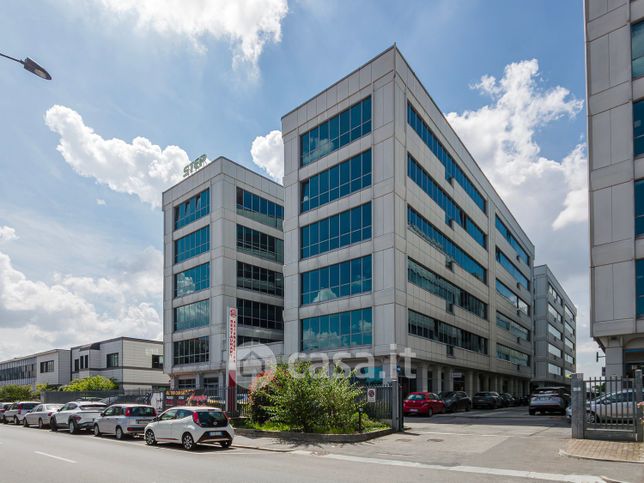 Ufficio in commerciale in Strada del Drosso 33