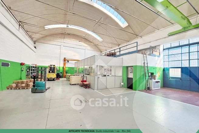 Capannone in commerciale in Via Nerviano 31