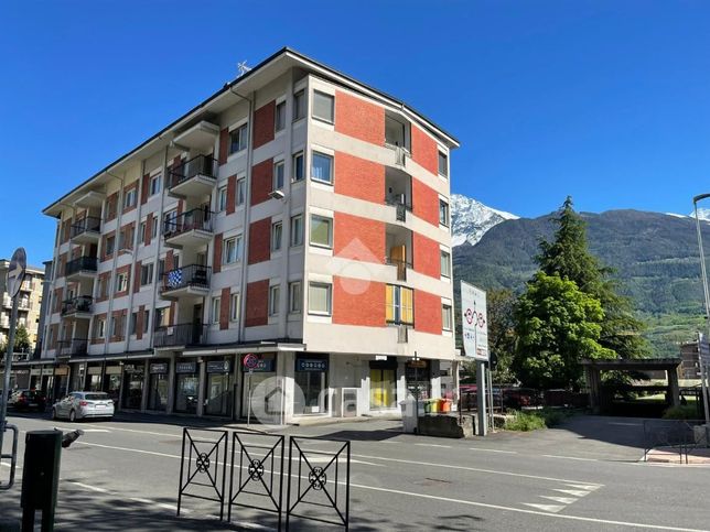 Garage/posto auto in residenziale in Corso Saint-Martin-de-Corléans 77