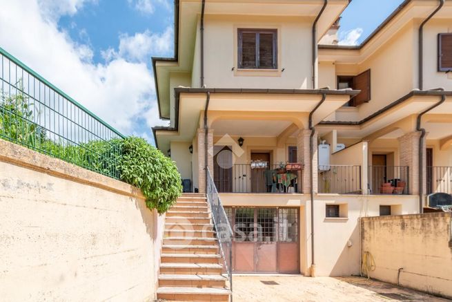 Villa in residenziale in Via Santa Marinella 26