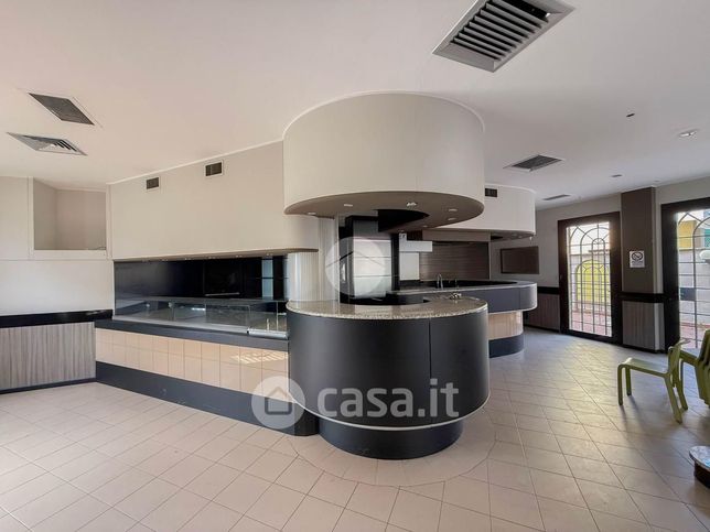 Ufficio in commerciale in Via Roma 1 E