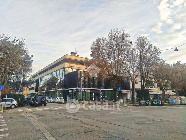 Capannone in commerciale in Corso Domenico Baccarini 29