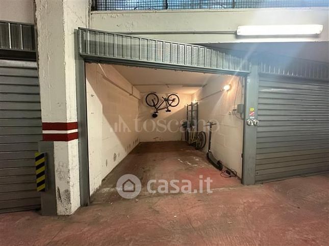 Garage/posto auto in residenziale in Via Pasquale Revoltella