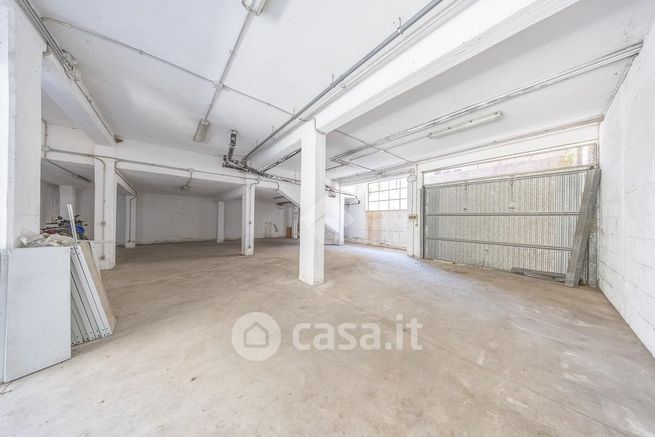 Capannone in commerciale in Via delle Primule 20