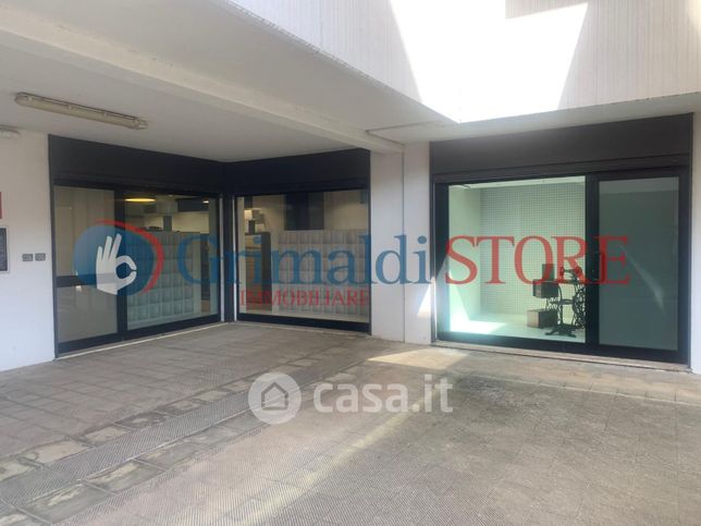 Negozio/locale commerciale in commerciale in Via Pacinotti 19