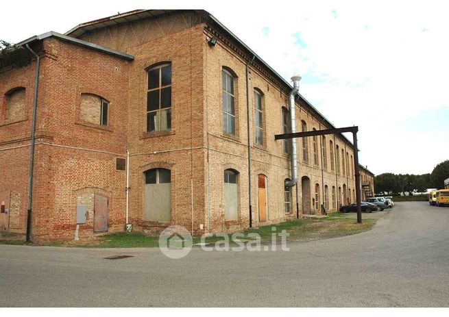 Capannone in commerciale in Via Ferrara
