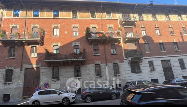 Ufficio in commerciale in Via Filippo Carcano 6