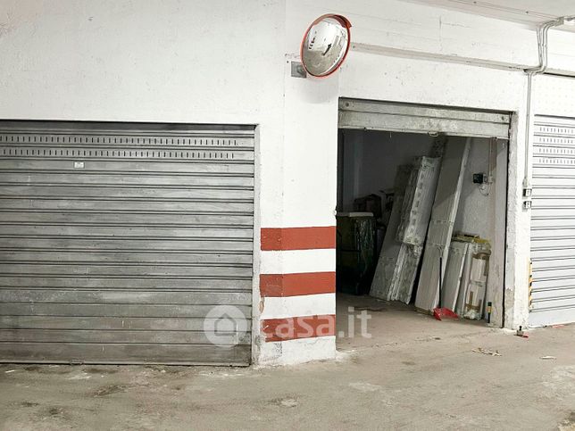 Garage/posto auto in residenziale in Via Filippo Re 46