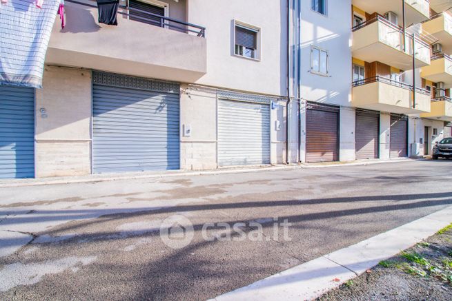 Box/posto auto in residenziale in Via Benvenuto Cellini 12