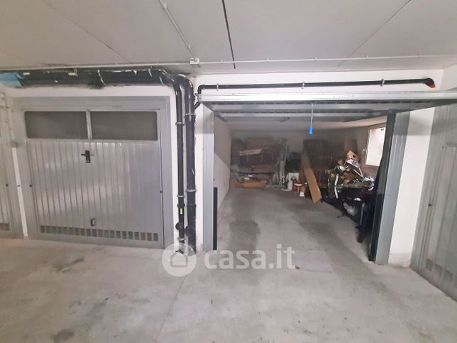 Box/posto auto in residenziale in Via del Castello 18