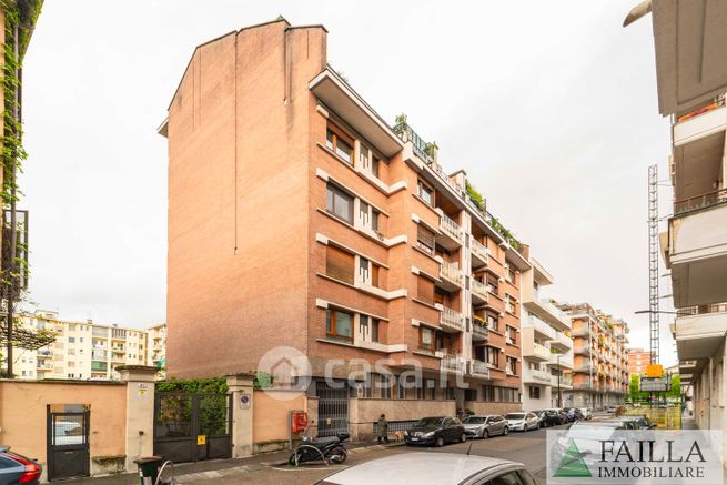 Ufficio in commerciale in Via Amerigo Vespucci 69