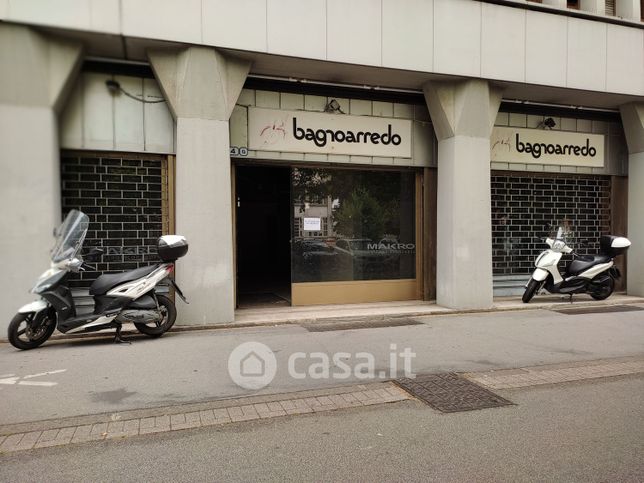 Negozio/locale commerciale in commerciale in Viale Codalunga 4 g